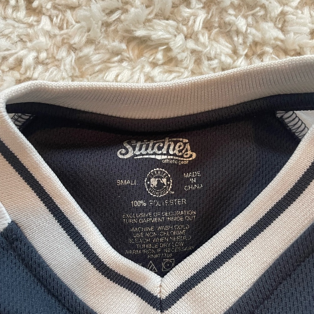 Youth Yankees Jersey - Picture 6 of 6